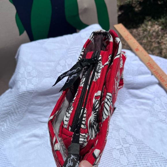 Vera Bradley travel case - Picture 3 of 10